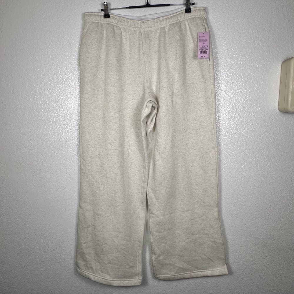 Wild Fable Women's Heather Grey Fleece
Sweatpants Elastic Waist XL